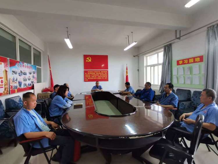 運(yùn)輸采供黨支部召開(kāi)黨員大會(huì)，組織主題教育集中學(xué)習(xí)。