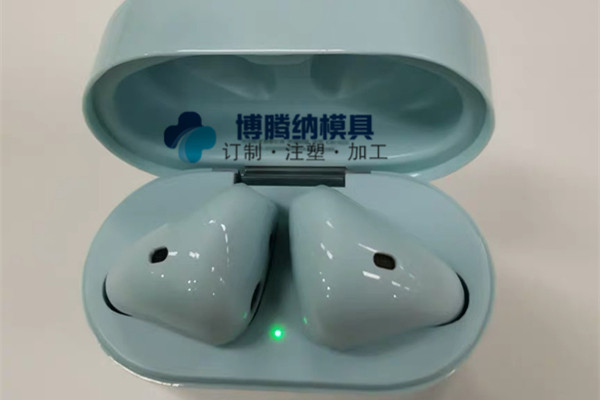 深圳TWS藍牙耳機模具：博騰納獨家專利，有分模線但你看不見！